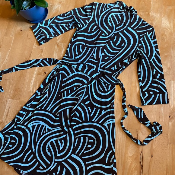 BCX brown & mint green geometric pattern wrap dress - Picture 2 of 16